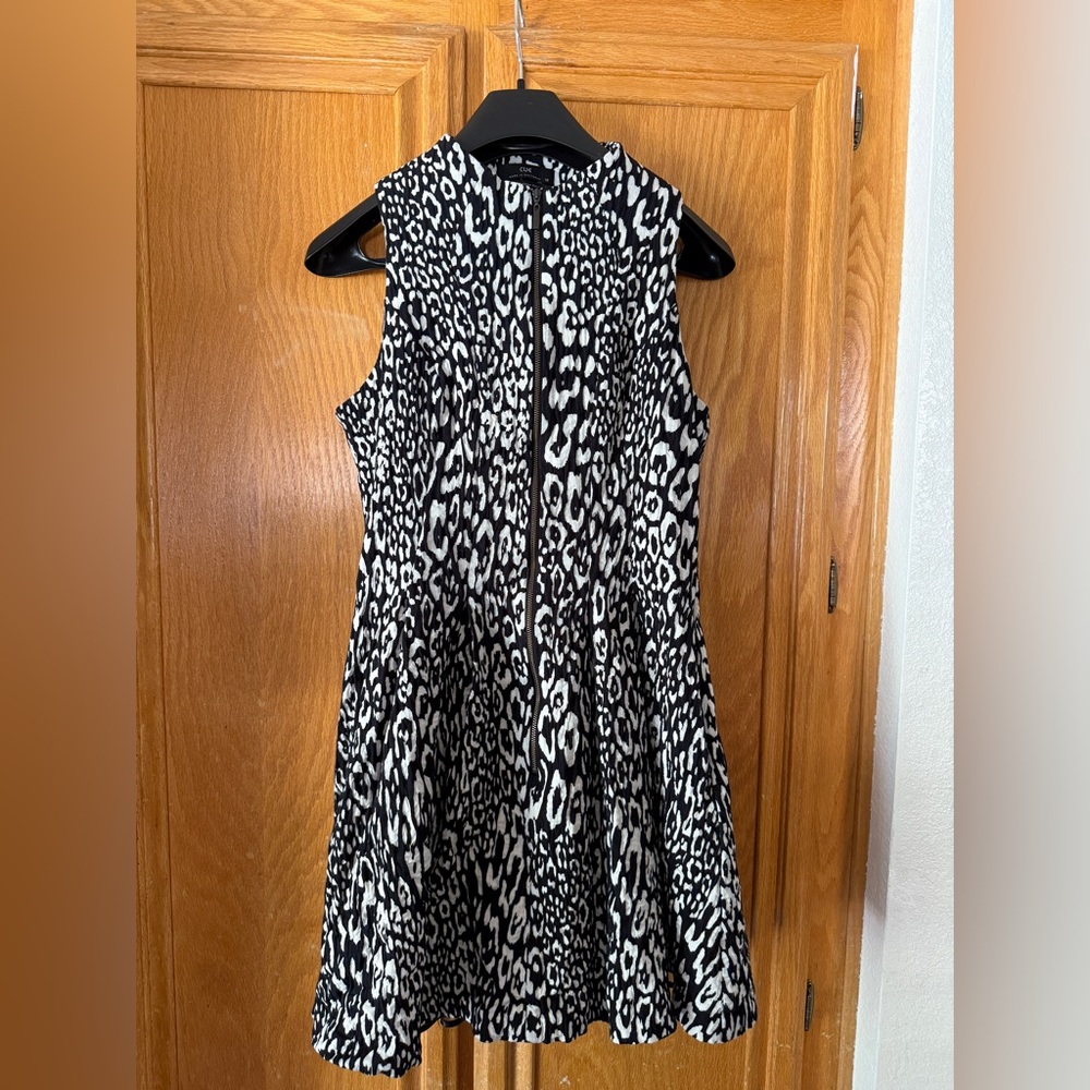 Cue Black and White Animal Print Sleeveless Dress size 8